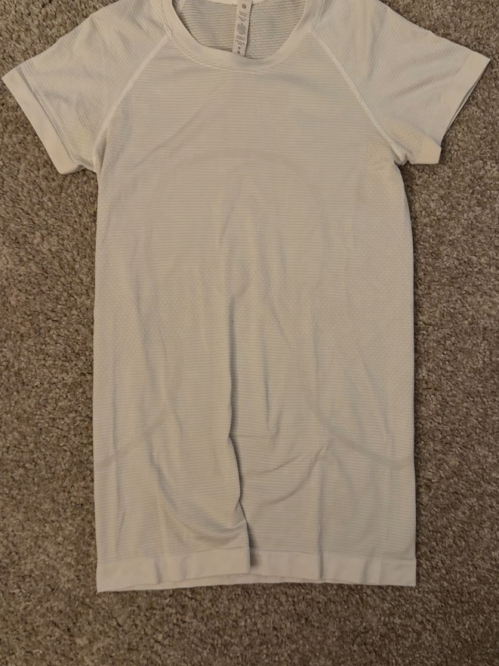 lululemon athletica women’s White Swiftly Tech Performance Tee - Picture 2 of 4